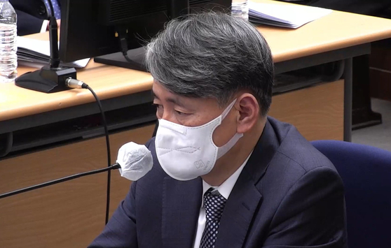 조지호 전 경찰청장이 지난해 12월 29일 서울 서초구 서울중앙지법에서 윤석열 전 대통령의 내란 우두머리 혐의 속행 공판에 증인으로 출석해 증언하고 있다.   연합뉴스