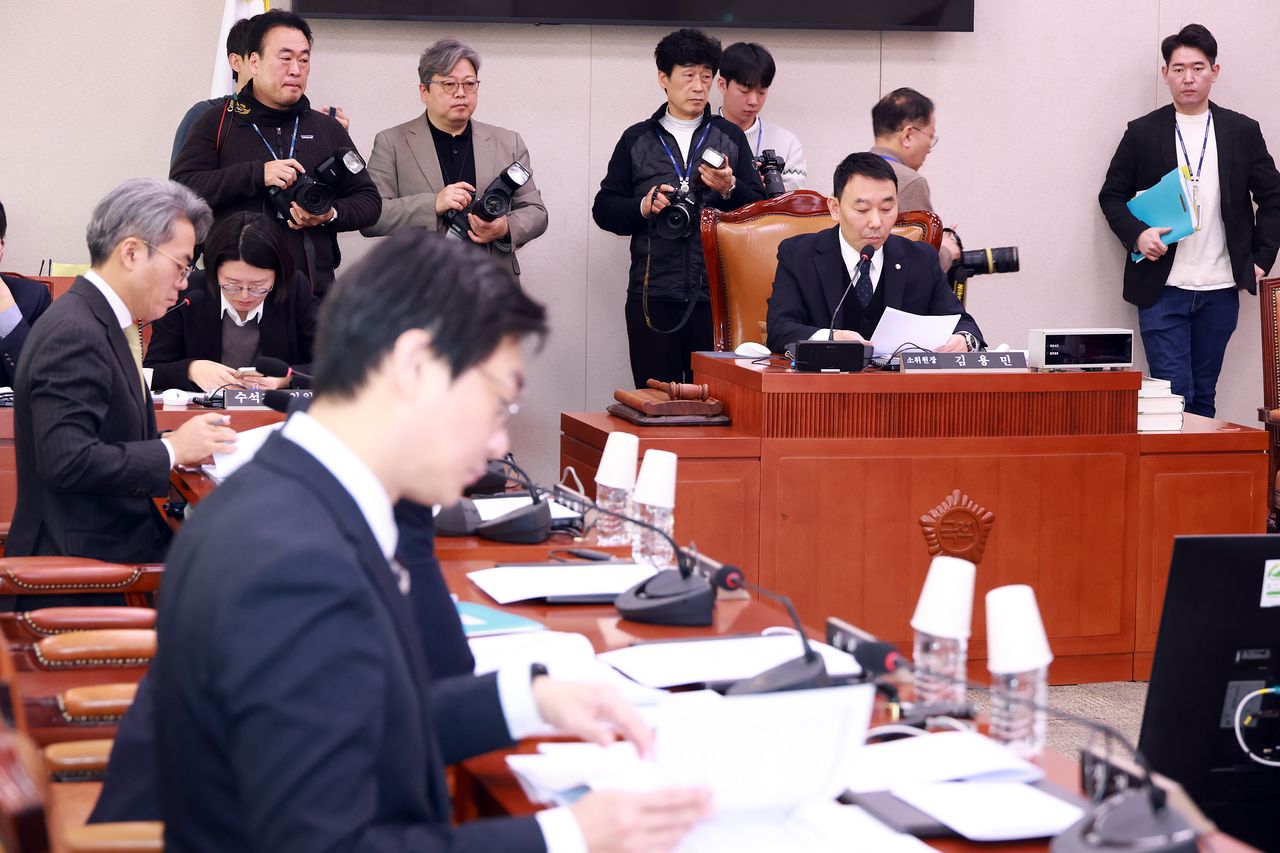 20일 서울 여의도 국회에서 열린 법제사법위원회 제5차 법안심사제1소위원회에서 김용민 소위원장이 회의를 주재하고 있다. 뉴시스