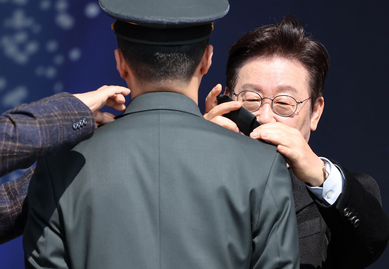 이재명 대통령이 20일 오전 충남 계룡대에서 열린 육·해·공군 사관학교 통합임관식에 참석해 있다. 청와대사진기자단 