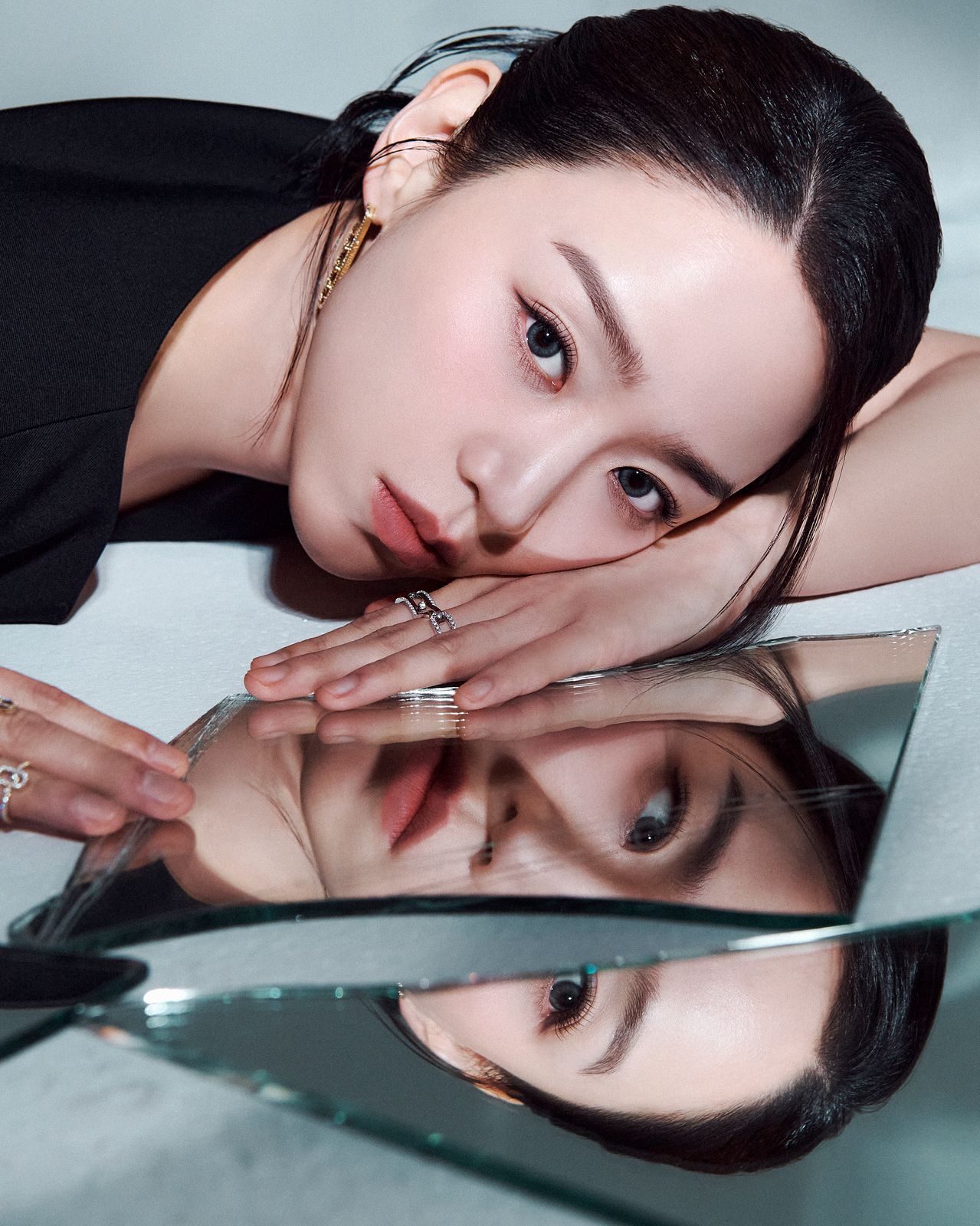 넷플릭스 오리지널 시리즈 ‘레이디 두아’에서 일인다역을 배우 신혜선. 사진 넷플릭스