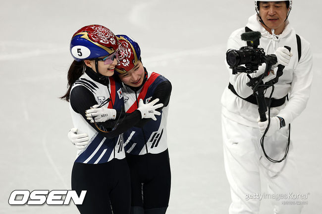 [사진] 최민정과 김길리. ⓒGettyimages(무단전재 및 재배포 금지)