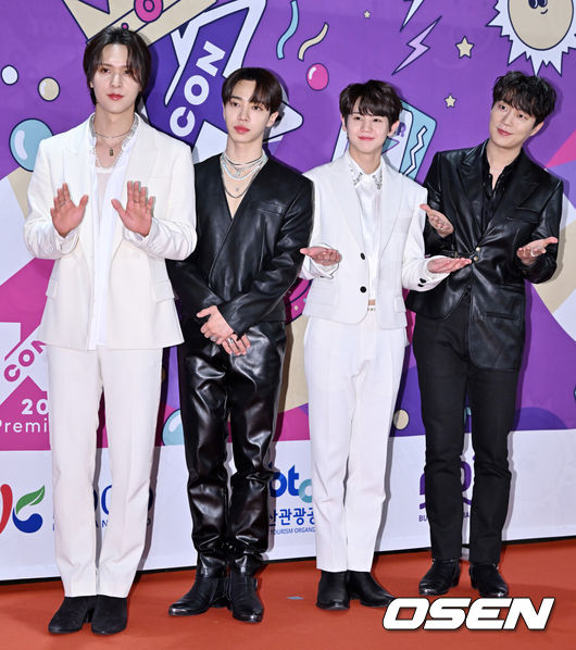 [OSEN=민경훈 기자] 7일 오후 서울 마포구 상암 CJ ENM 센터에서 'KCON 2022 Premiere in Seoul (케이콘 2022 프리미어 인 서울)' 포토월 행사가 열렸다.하이라이트 (Highlight)이 포토월에서 포즈를 취하고 있다. 2022.05.07 /rumi@osen.co.kr