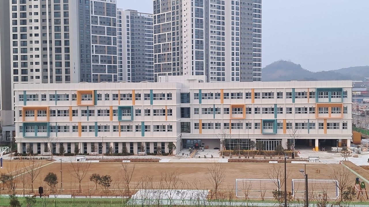  광주광역시교육청은 3월 1일자로 참미르초등학교와 운수초등학교(사진)가 개교한다고 밝혔다. 2019년 남구 빛여울초등학교 신설 이후 7년 만에 개교하는 초등학교다. 광주광역시교육청