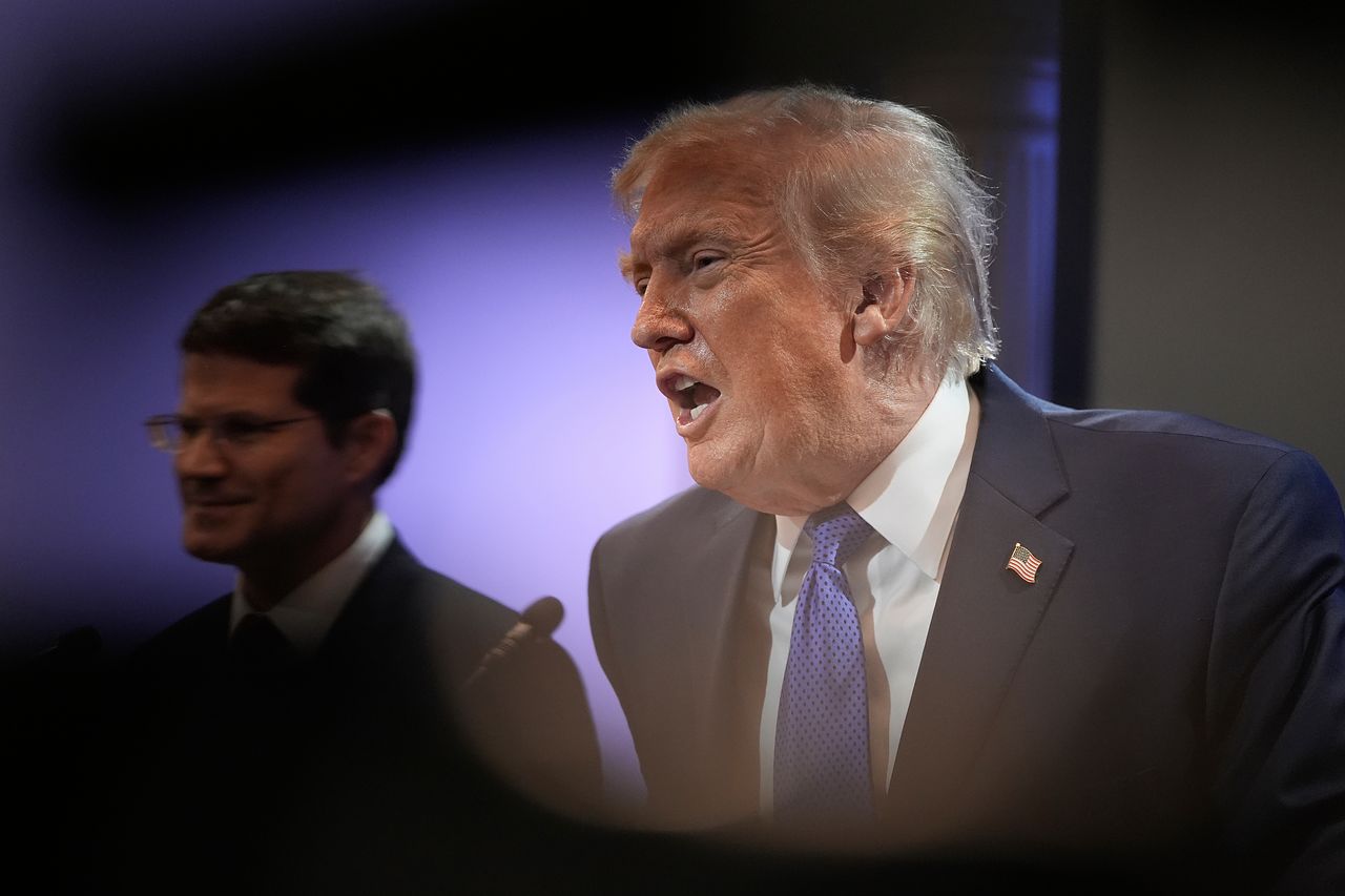 도널드 트럼프 미국 대통령이 상호관세가 위법하다는 대법원의 판결이 나온 20일(현지시간) 워싱턴 백악관에서 진행한 기자회견에서 대법관들을 원색적으로 비난했다. AP=연합뉴스