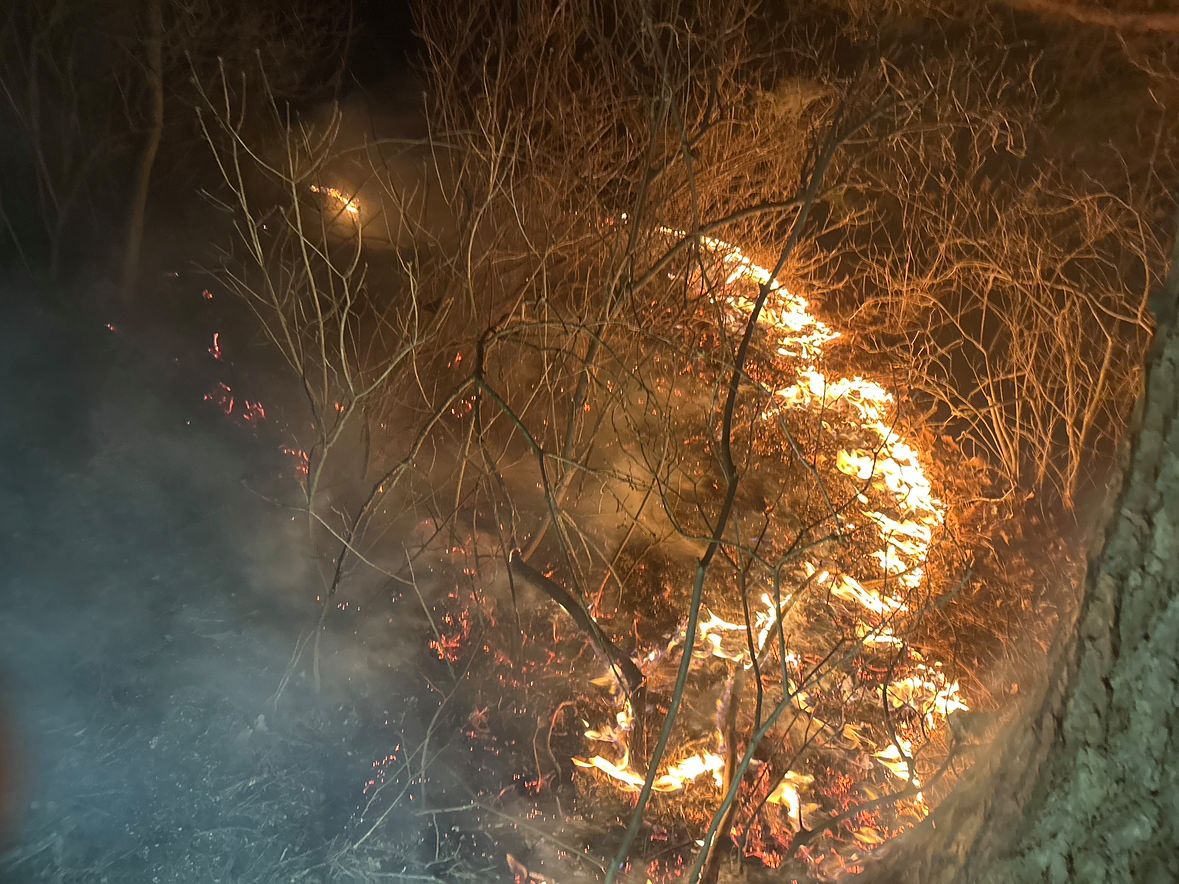 21일 오후 7시 25분께 서울 종로구 북한산에서 산불이 발생했다. 서울소방재난본부 제공