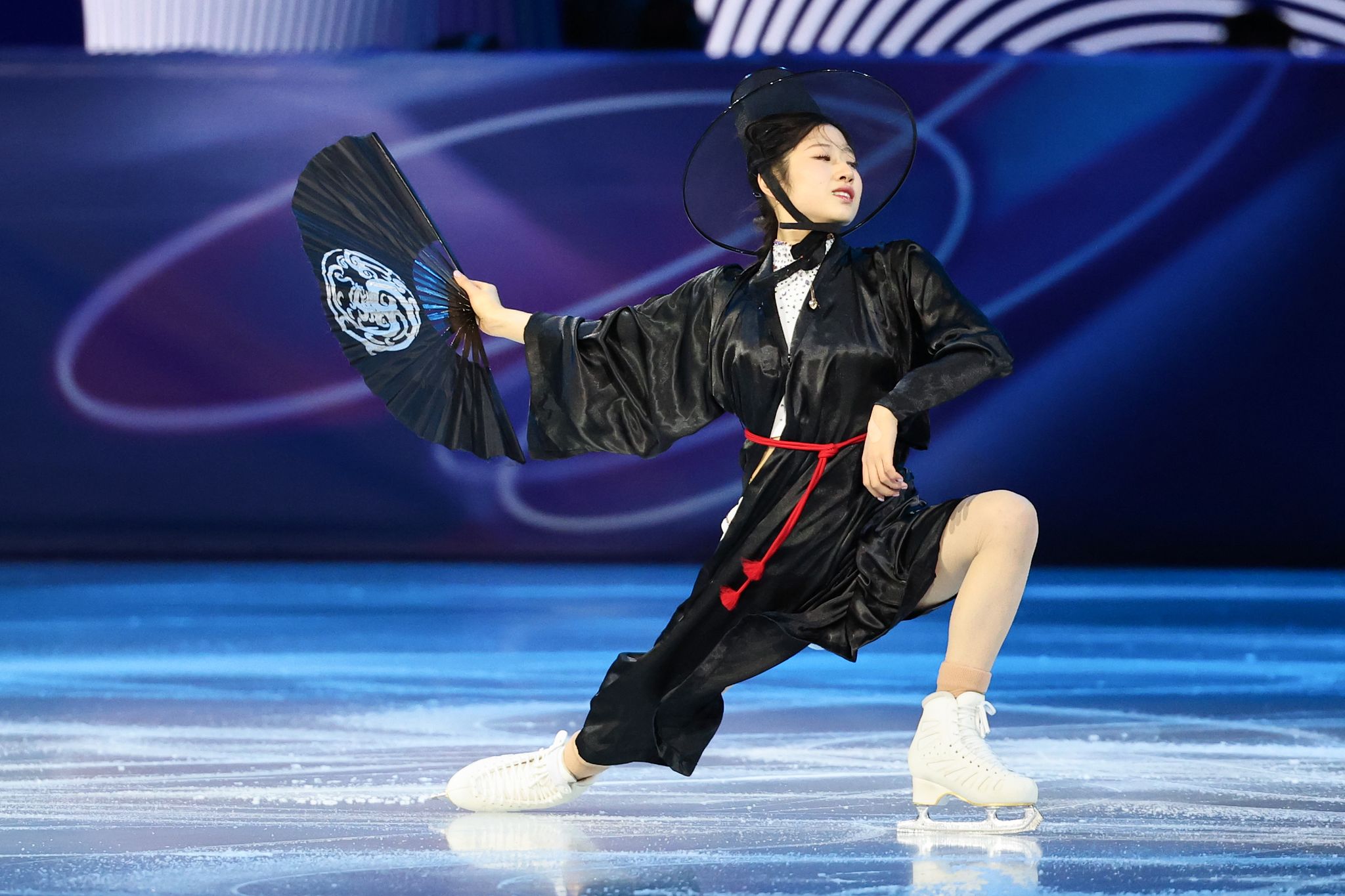 21일(현지시간) 이탈리아 밀라노 아이스스케이팅 아레나에서 열린 2026 밀라노ㆍ코르티나담페초 동계올림픽 피겨스케이팅 갈라쇼에서 이해인이 넷플릭스 케이팝데몬헌터스 삽입곡 '유어 아이돌'(Your Idol)'에 맞춰 연기를 펼치고 있다. 연합뉴스