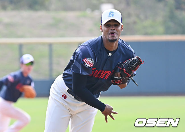 [OSEN=타이난(대만), 이석우 기자] 롯데 자이언츠 엘빈 로드리게스 009 2026.02.02 / foto0307@osen.co.kr