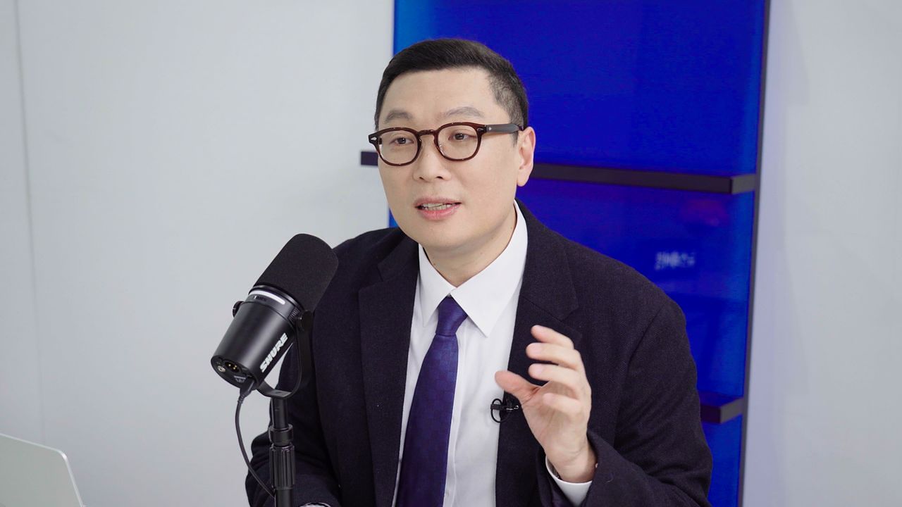 '뉴스페어링'에 출연한 이재호 일산 마리아 원장. 그는 15년째 난임 환자를 치료하고 있다. 중앙포토