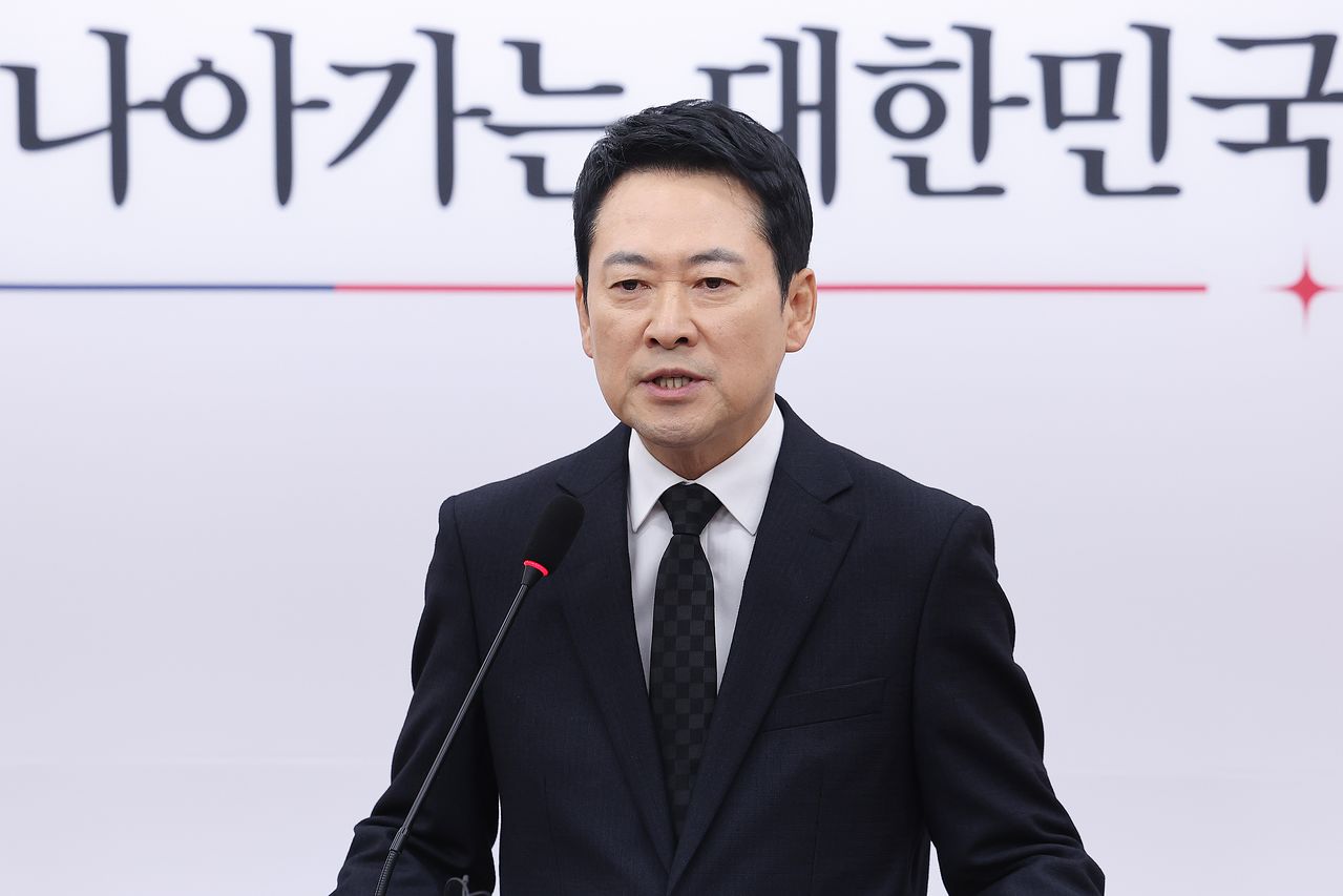 장동혁 국민의힘 대표가 20일 서울 여의도 국회에서 윤석열 전 대통령 1심 선고에 대한 입장을 밝히는 기자회견을 하고 있다. 뉴스1