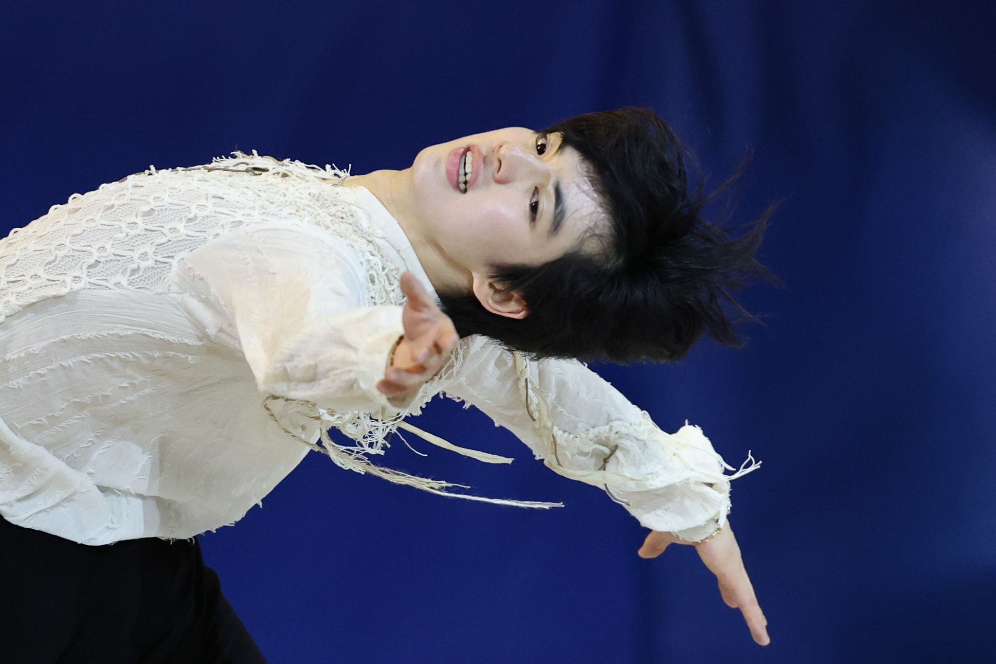 21일(현지시간) 이탈리아 밀라노 아이스스케이팅 아레나에서 열린 2026 밀라노ㆍ코르티나담페초 동계올림픽 피겨스케이팅 갈라쇼에서 차준환이 송소희가 부른 '낫 어 드림'에 맞춰 연기를 펼치고 있다. 연합뉴스