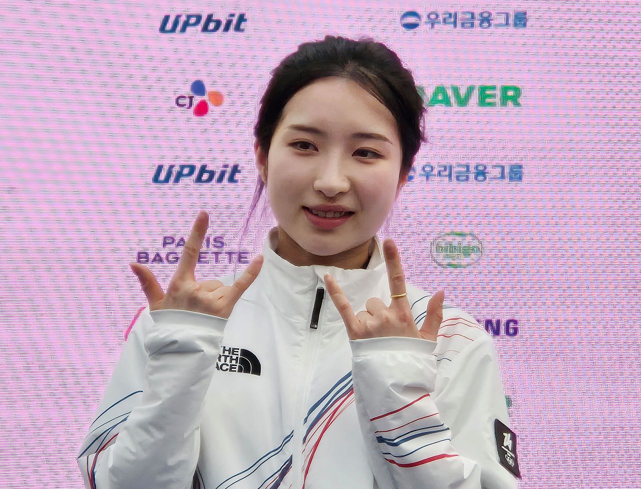 22일(한국시간) 이탈리아 밀라노 코리아하우스에서 열린 2026 밀라노ㆍ코르티나담페초 동계올림픽 대한민국 결산 기자회견에서 쇼트트랙 김길리가 세리머니 포즈를 취하고 있다. 연합뉴스