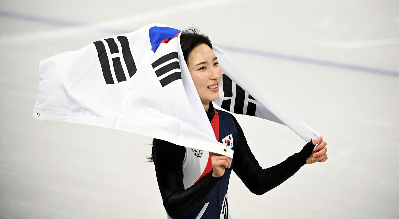 2관왕 달성 후 태극기 세리머니. 김종호 기자