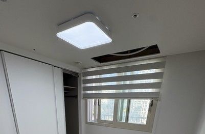 천장이 뚫려 있는 피해자 집. 연합뉴스