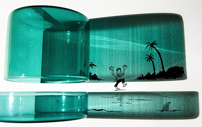 컵 그림자로 평화로운 해변을 연출한 작품 ‘아일 로브 쉐도우’.