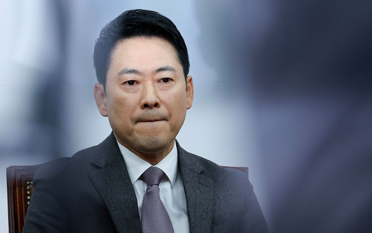장동혁 국민의힘 대표이 23일 오전 국회에서 열린 최고위원회의에서 생각에 잠겨 있다. 임현동 기자