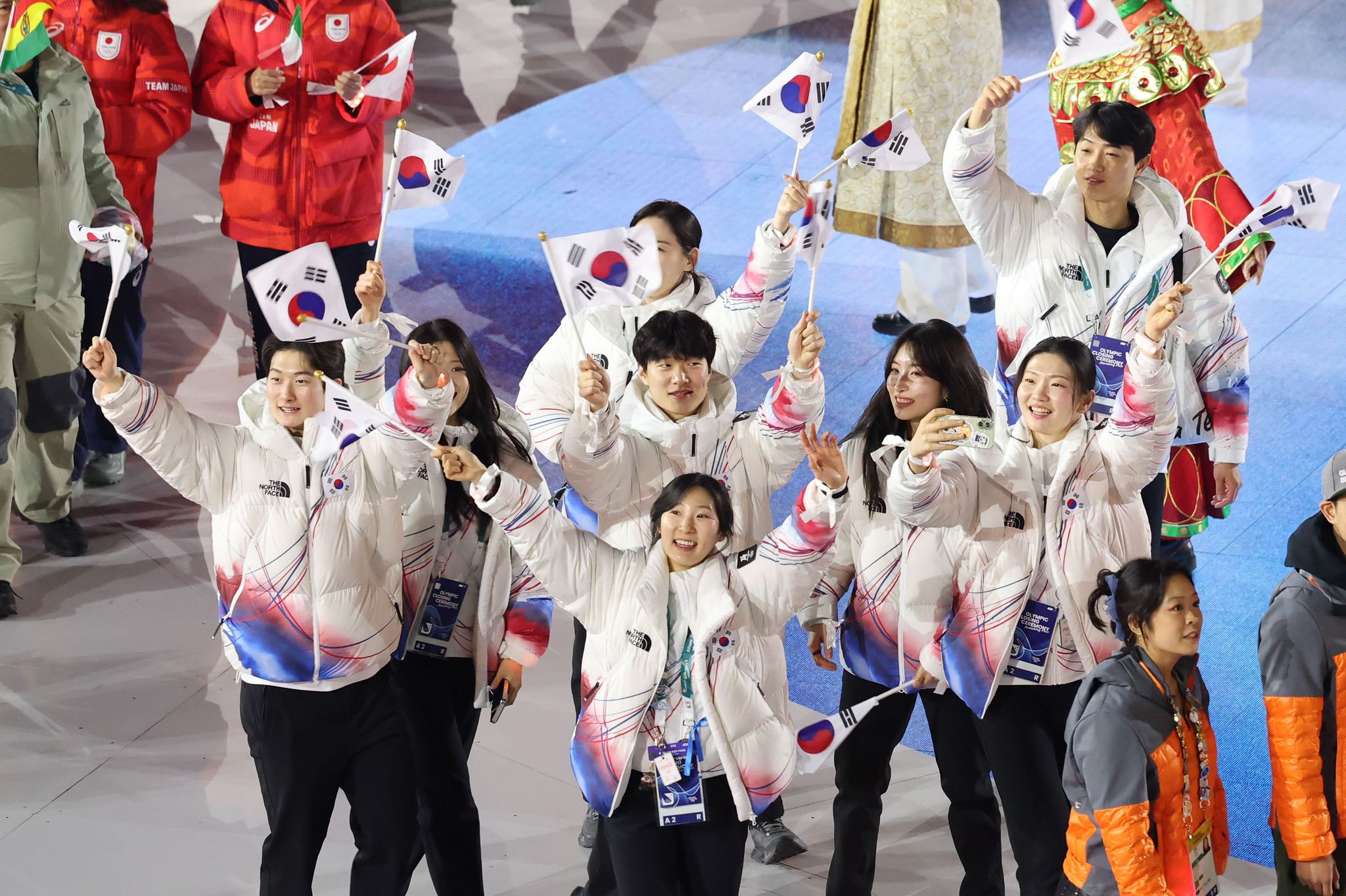 22일(현지시간) 이탈리아 베로나 올림픽 아레나에서 열린 2026 밀라노·코르티나담페초 동계올림픽 폐막식에서 대한민국 선수단이 입장하고 있다. 뉴스1