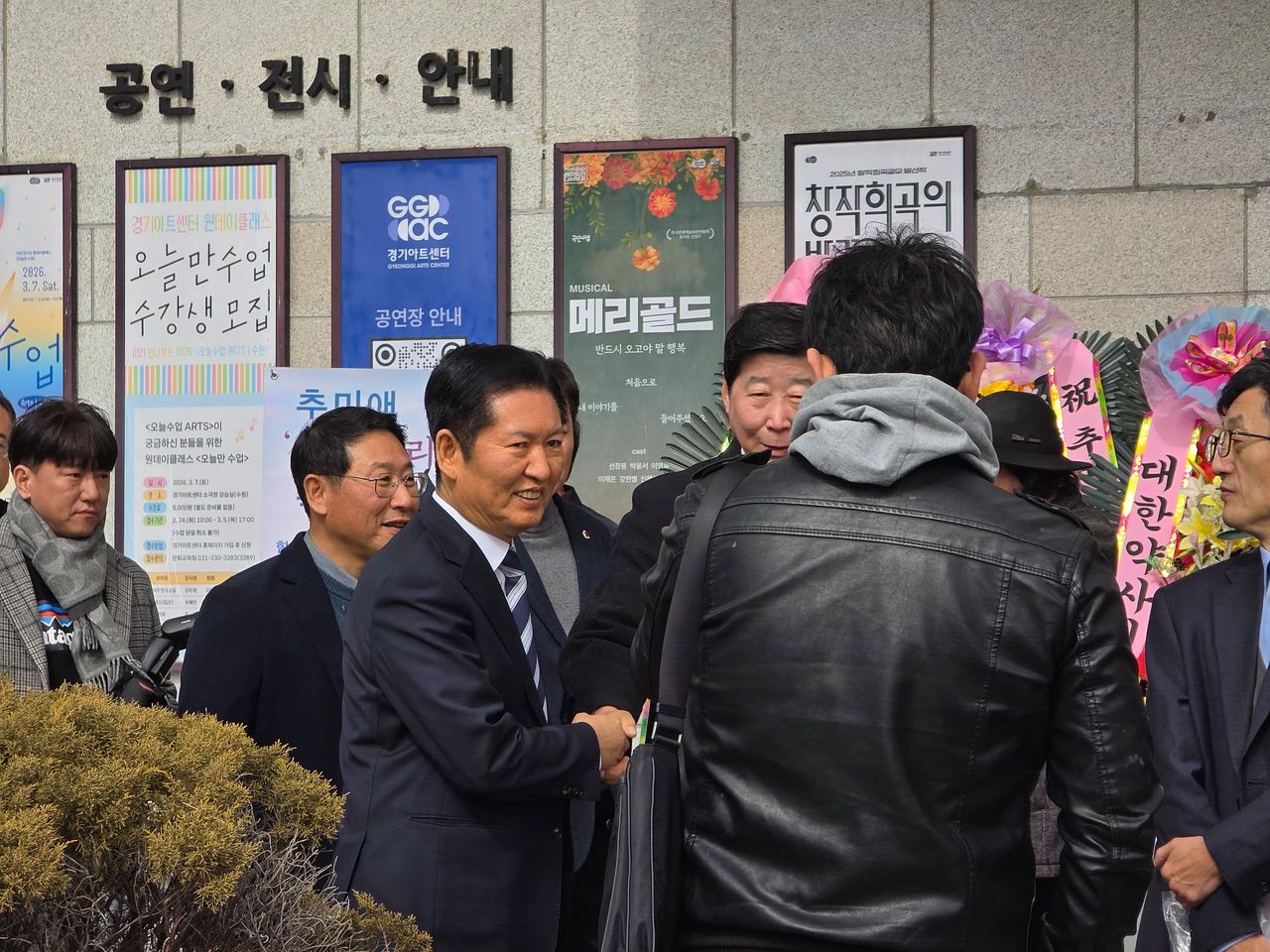 정청래 더불어민주당 대표가 22일 경기 수원에서 열린 추미애 의원의 북 콘서트를 찾았다. 정 대표는 현장 축사를 통해 ″법사위원장 바통을 받아서 내란 청산, 검찰·언론 개혁 모든 작업을 차질없이 꿋꿋하게 버텨서줘서 추미애가 고맙다″고 말했다. 이찬규 기자