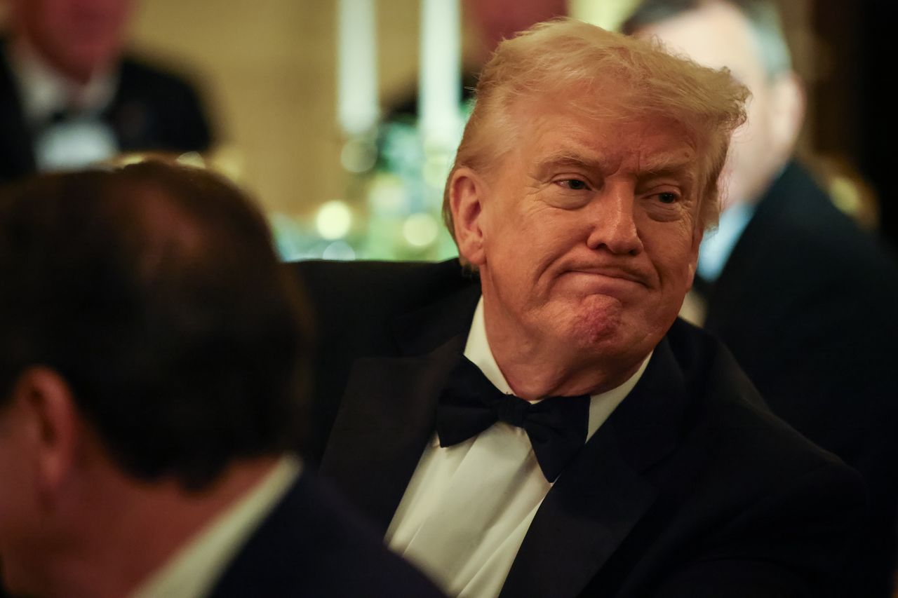 21일(현지시간) 미국 워싱턴DC 백악관 이스트룸에서 열린 주지사 만찬 행사에서 도널드 트럼프 미국 대통령이 참석하고 있다. EPA=연합뉴스