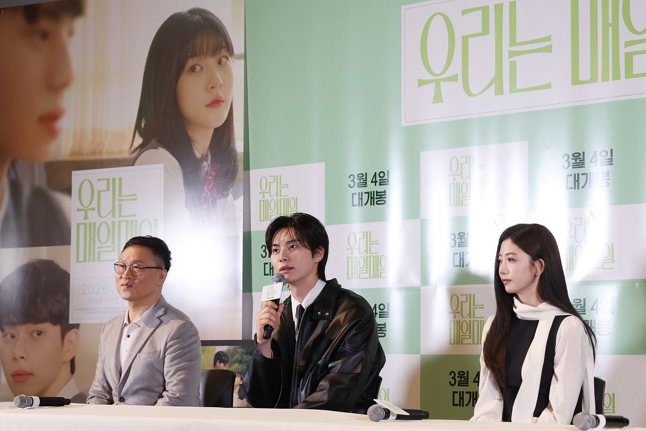 배우 이채민이 23일 서울 용산구 CGV 용산아이파크몰에서 열린 영화 '우리는 매일매일' 언론배급 시사회 및 기자간담회에서 인사말을 하고 있다. 연합뉴스 