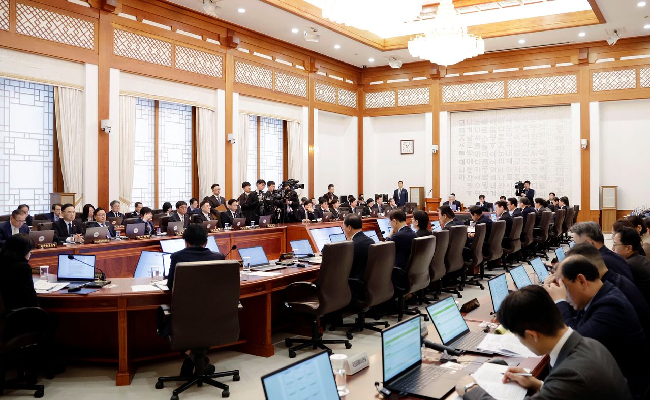 (서울=뉴스1) 허경 기자 = 이재명 대통령이 24일 청와대에서 열린 국무회의에서 발언을 하고 있다. 2026.2.24/뉴스1