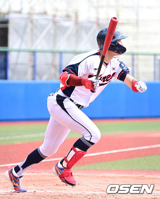 [OSEN=오키나와(일본), 최규한 기자] 2026 WBC(월드베이스볼클래식)를 준비하는 대한민국 야구 대표팀이 24일 일본 오키나와 가데나 야구장에서 프로야구 KIA 타이거즈와 연습경기를 펼쳤다. 야구 대표팀은 오키나와에서 국내 팀들과 6차례 연습경기를 치르며 전력을 끌어올릴 예정이다.3회말 무사 1, 2루 상황 대표팀 박해민이 달아나는 1타점 2루타를 날리고 있다. 2026.02.24 / dreamer@osen.co.kr