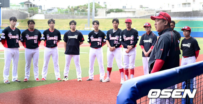 열린 공간에서 젊은 호랑이들에게 충격요법 던진 KIA 이범호 감독.