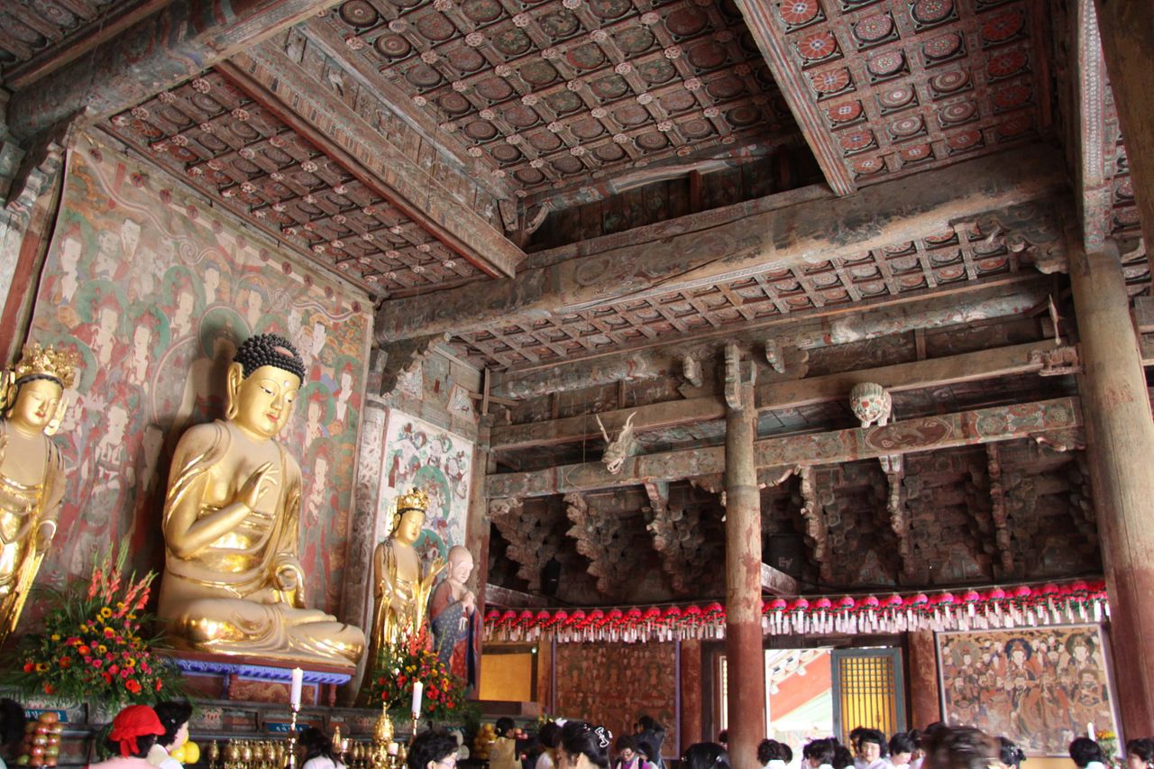 노후·손상으로 인해 연내 ‘해체 수리’가 필요하다는 진단을 받은 경주 불국사 대웅전(보물)의 내부 모습. [사진 국가유산포털]