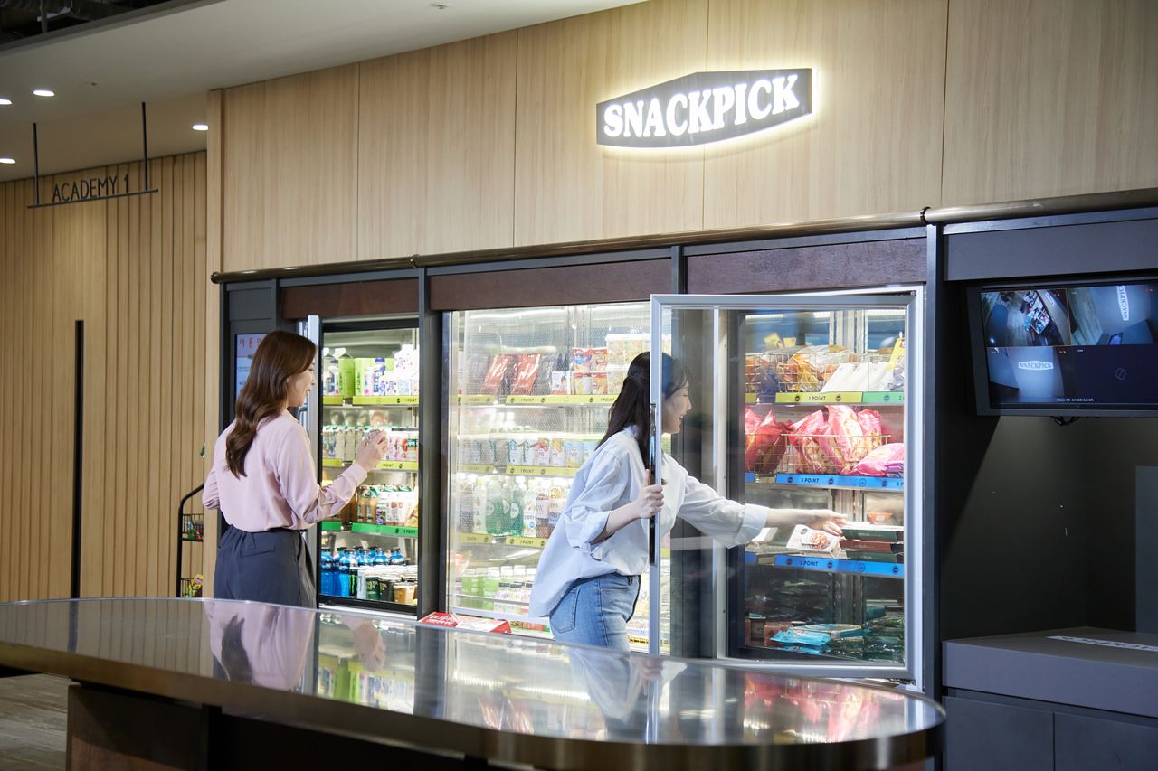 CJ프레시웨이 '스낵픽' 매장은 간편식 테이크아웃에 특화돼있다. 사진 CJ프레시웨이