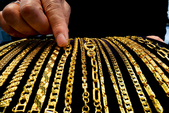 서울 종로구 한 금은방에서 촬영한 금팔찌(기사 내용과 관련없는 사진). 연합뉴스