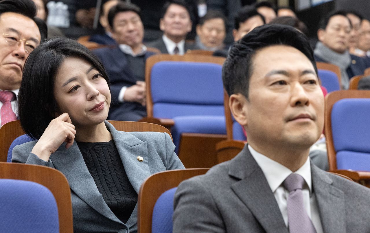 배현진 국민의힘 의원이 23일 서울 여의도 국회에서 열린 의원총회에 참석해 있다. 뉴스1