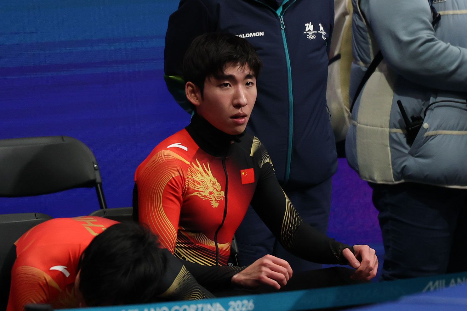 중국 쇼트트랙 선수 린샤오쥔(林孝埈, 한국명 임효준)이 14일(현지시간) 이탈리아 밀라노 아이스스케이팅 아레나에서 열린 2026 밀라노 코르티나담페초 동계올림픽 쇼트트랙 남자 1500m 준준결승에서 4위를 기록한 후 경기장을 나서고 있다. 김종호 기자.