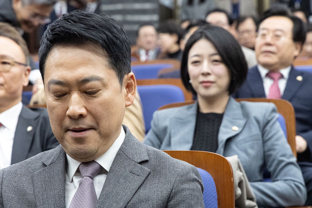 장동혁 국민의힘 대표가 23일 서울 여의도 국회에서 열린 의원총회에 참석해 있다. 뉴스1