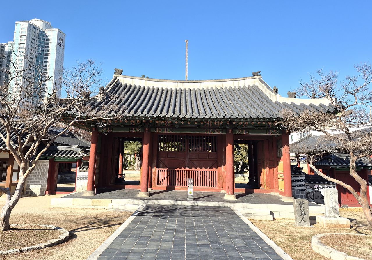 동묘 입구. [사진 김정탁]