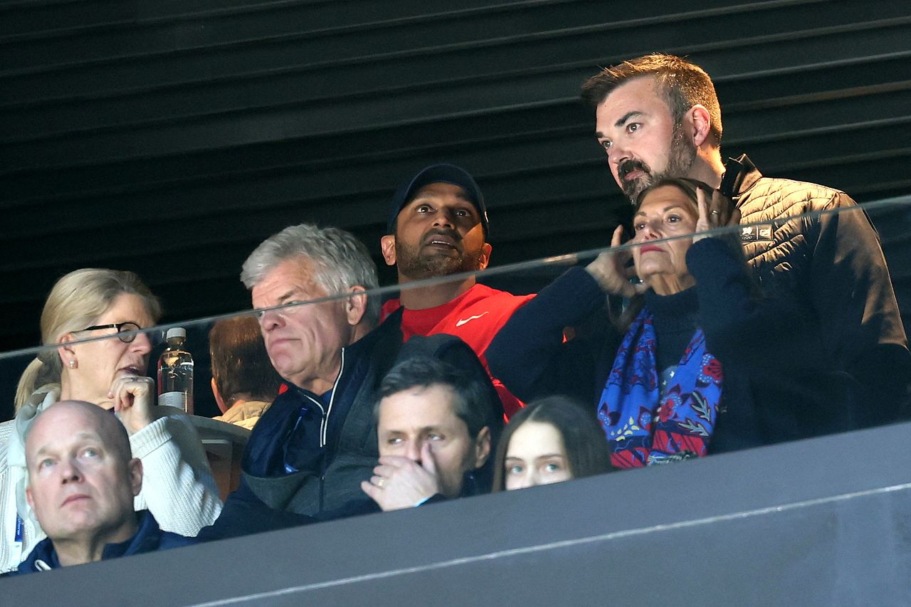 지난 20일(현지시간) 2026 밀라노·코르티나 동계올림픽 아이스하키 남자 플레이오프 준결승 미국과 슬로바키아의 경기에서 캐시 파텔 미국 연방수사국(FBI) 국장이 경기를 지켜보고 있다. 로이터=연합뉴스