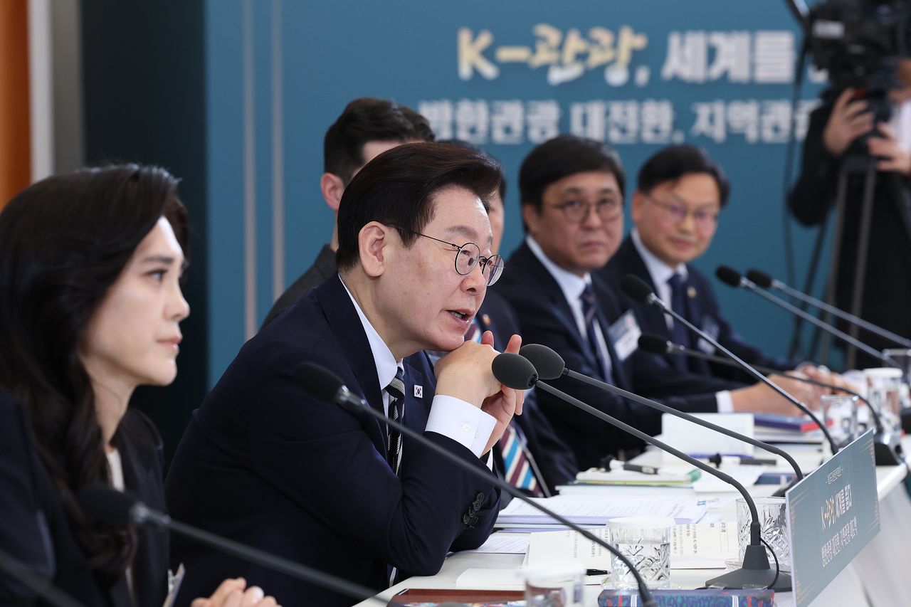 25일 청와대에서 열린 제11차 확대국가관광전략회의에서 이재명 대통령이 발언을 하고 있다. 국가관광전략회의는 국무총리가 의장이지만 대통령이 직접 참석해 제11차 회의는 확대 회의로 개최됐다. 사진 청와대사진기자단