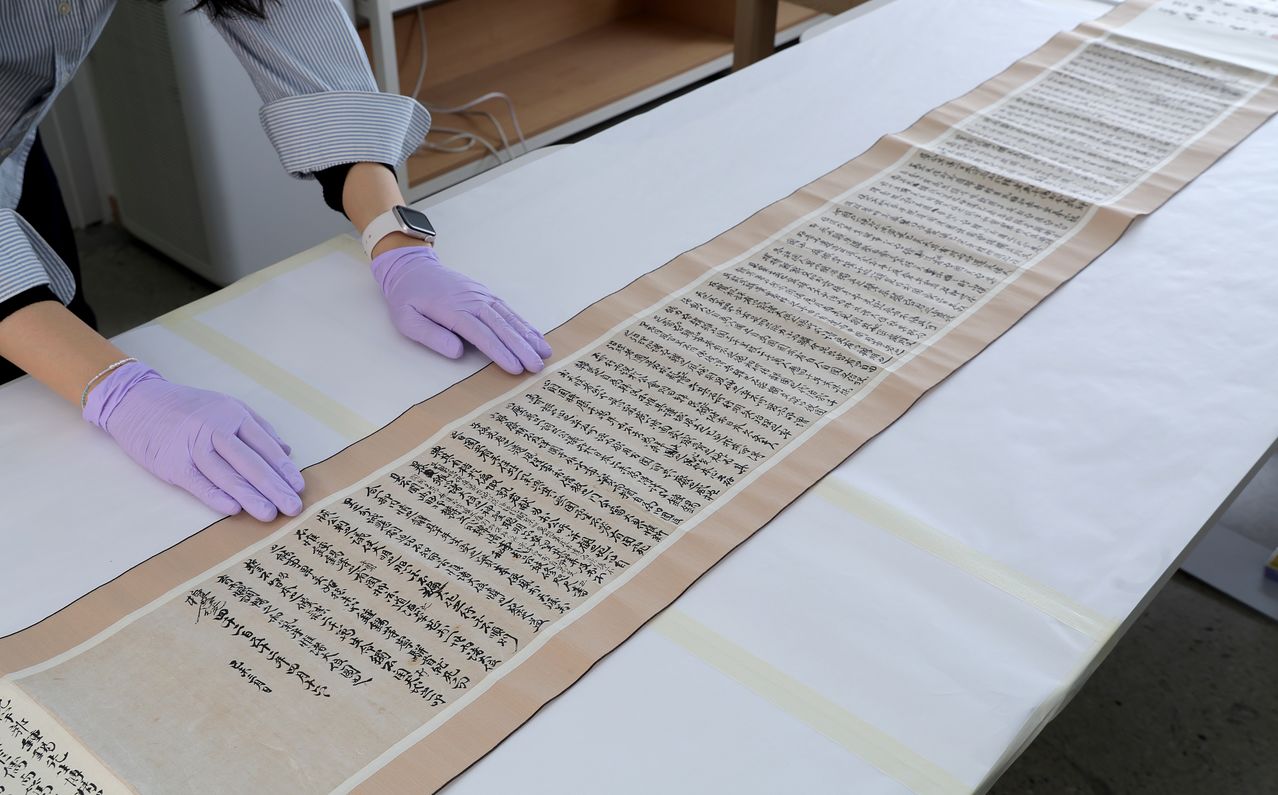  서울 수색동 국립한국문학관 자료실에서 처음 공개된 '파리장서' 친필 원본. 일반에는 내년부터 공개 예정이다. 장진영 기자