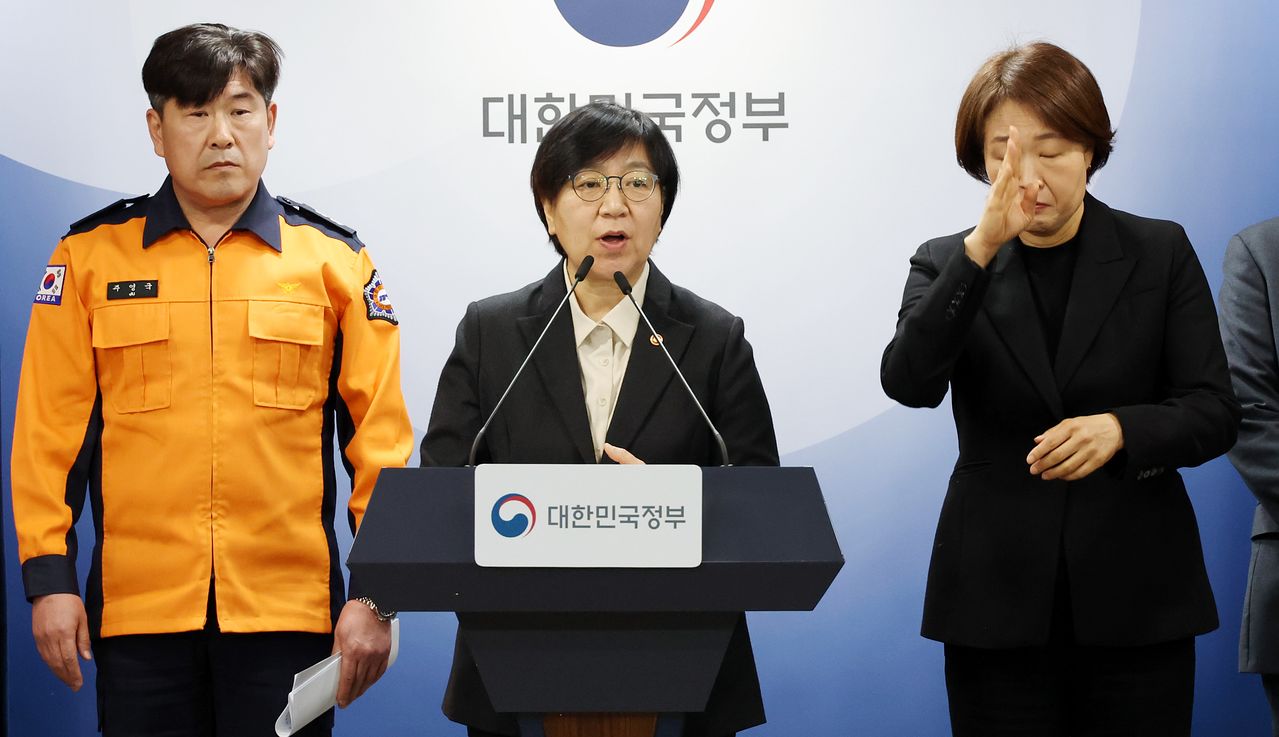 정은경 보건복지부 장관이 25일 오전 서울 종로구 정부서울청사에서 응급환자 이송체계 혁신 시범사업 관련 브리핑을 하고 있다. 뉴시스