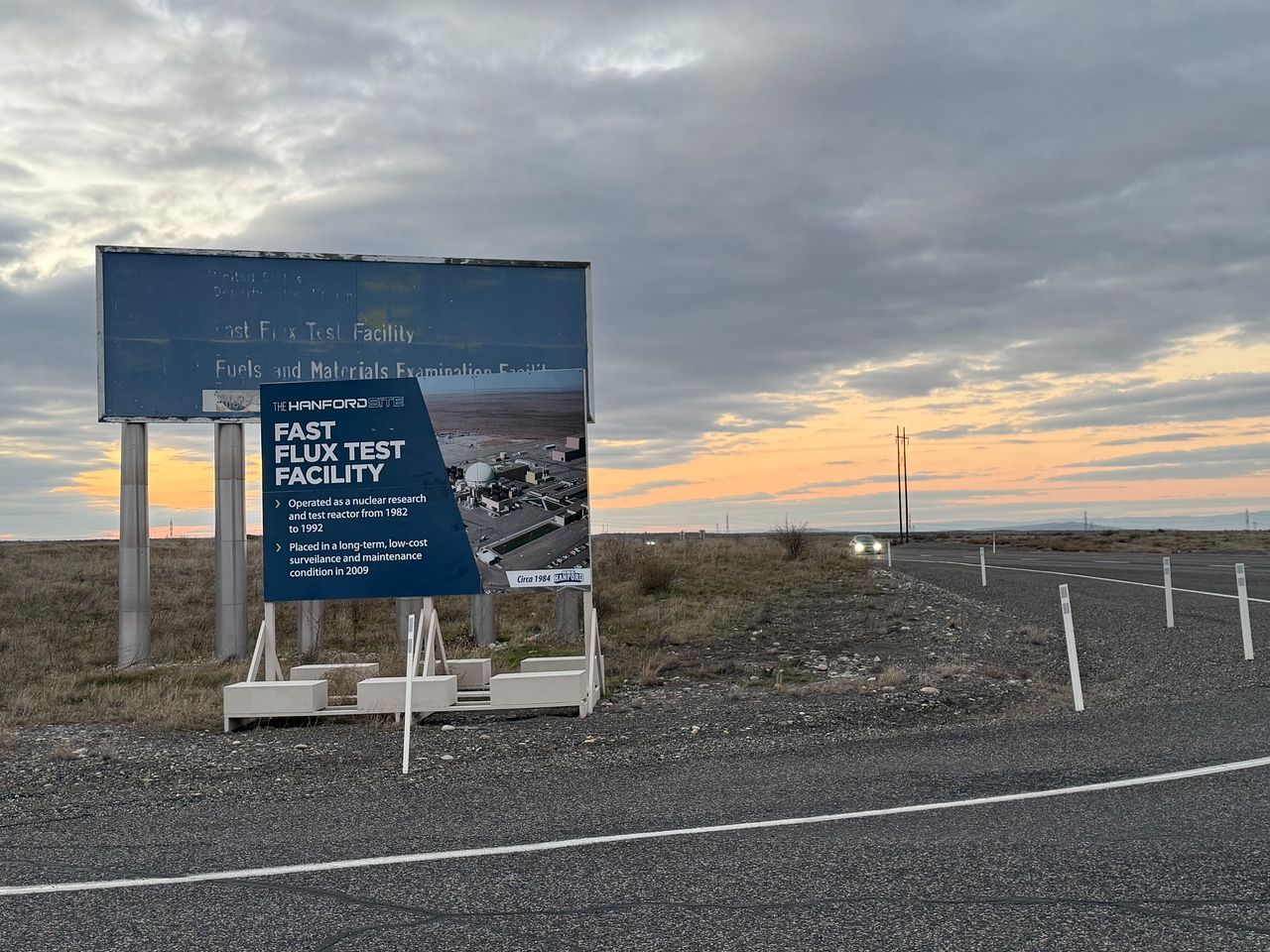 미국 워싱턴주 리치랜드의 컬럼비아 원전 인근에 녹슨 표지판이 서있다. 남수현 기자
