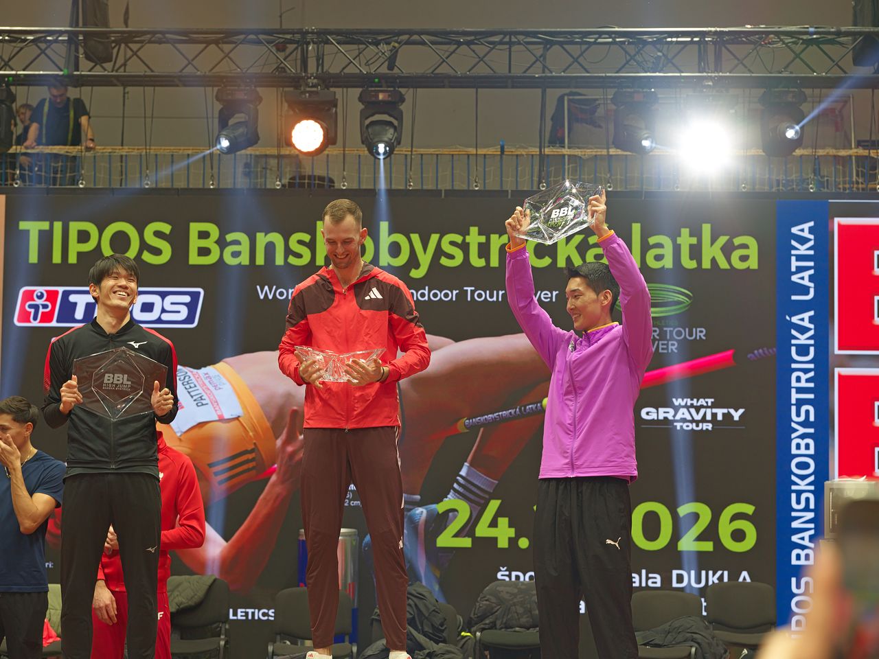 반스카비스트리차 실내높이뛰기대회에서 3위에 오른 우상혁(오른쪽). 사진 대한육상연맹