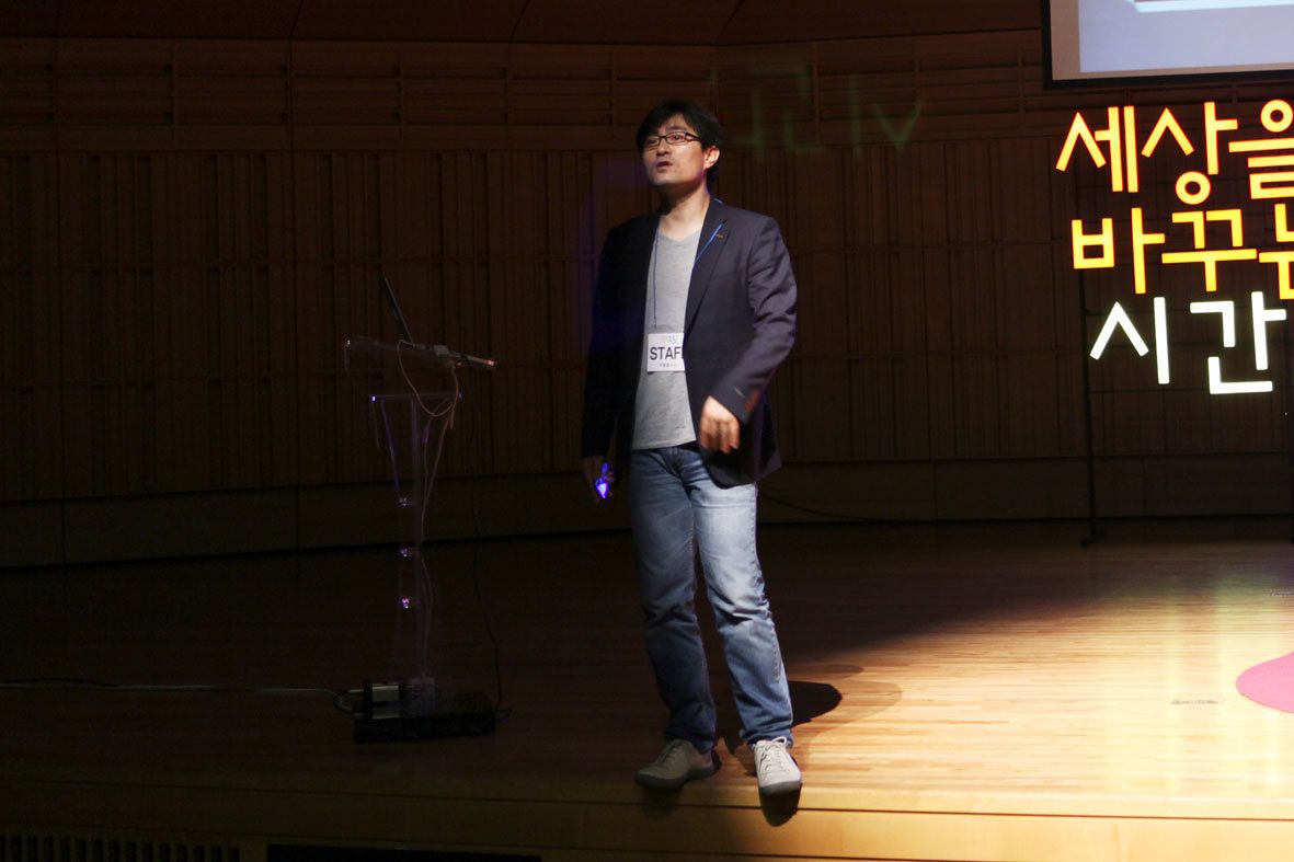 지난 2011년 5월 무모한 3가지 요구조건을 걸고 시작한 '세바시' 첫 강연 때 모습. [사진 구범준]