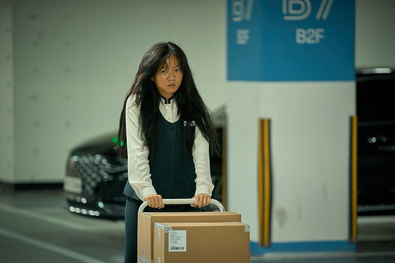 영화 '파반느'의 주인공 미정(고아성)은 외모에 대한 편견과 가난 때문에 스스로 마음의 문을 닫은 채 살아간다. 사진 넷플릭스