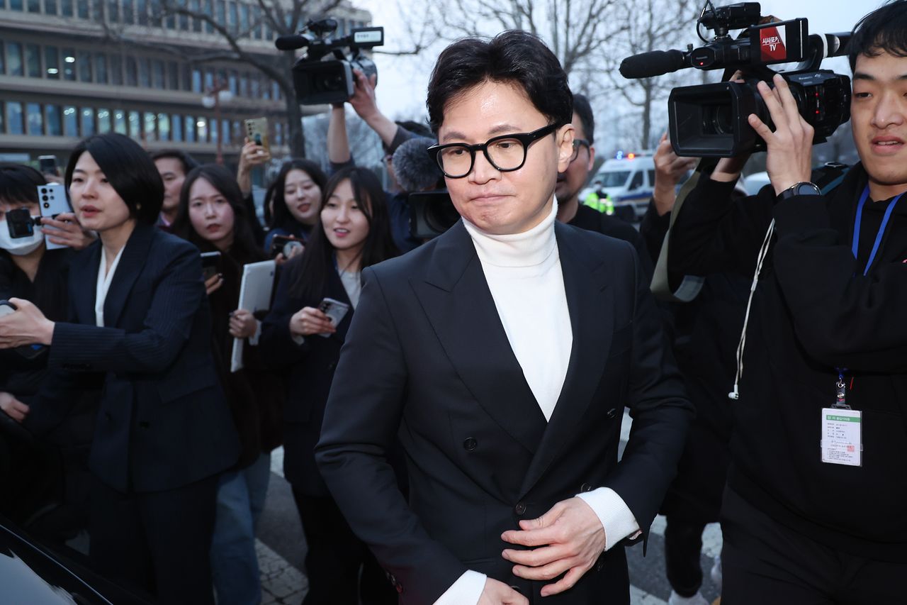 (서울=뉴스1) 신웅수 기자 = 한동훈 전 국민의힘 대표가 13일 서울 여의도 국회 소통관에서 기자회견을 마친 후 회견장을 나서고 있다. 2026.2.13/뉴스1