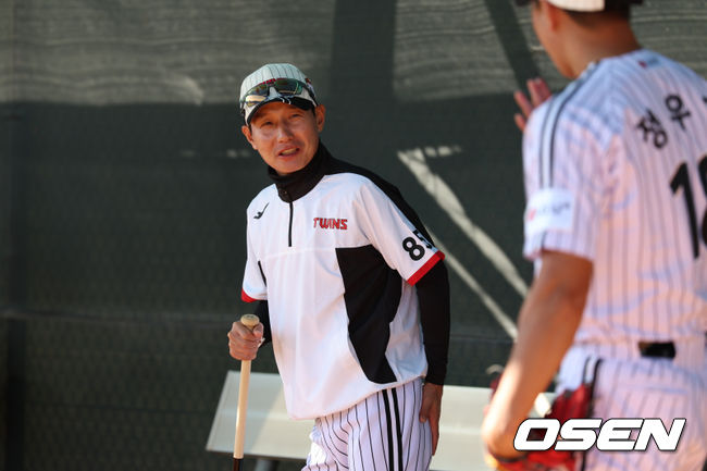 LG 트윈스 염경엽 감독과 정우영 / LG 트윈스 제공