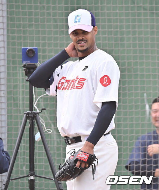 [OSEN=타이난(대만), 이석우 기자] 롯데 자이언츠 엘빈 로드리게스 159 2026.02.01 / foto0307@osen.co.kr