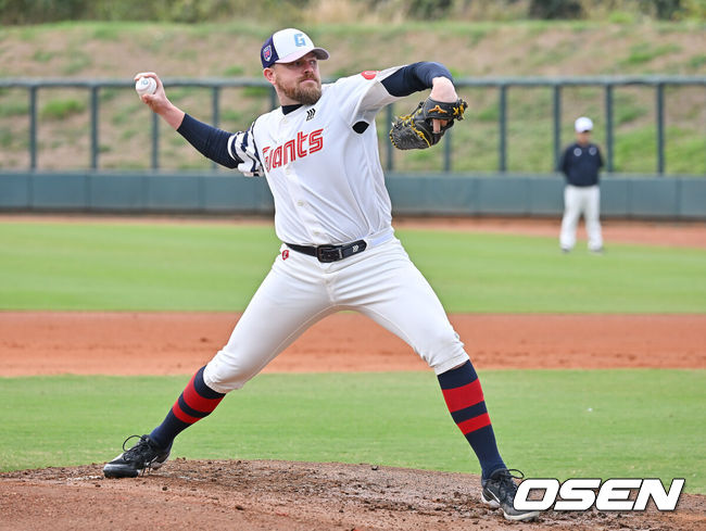 [OSEN=타이난(대만), 이석우 기자] 롯데 자이언츠 비슬리 056 2026.02.01 / foto0307@osen.co.kr
