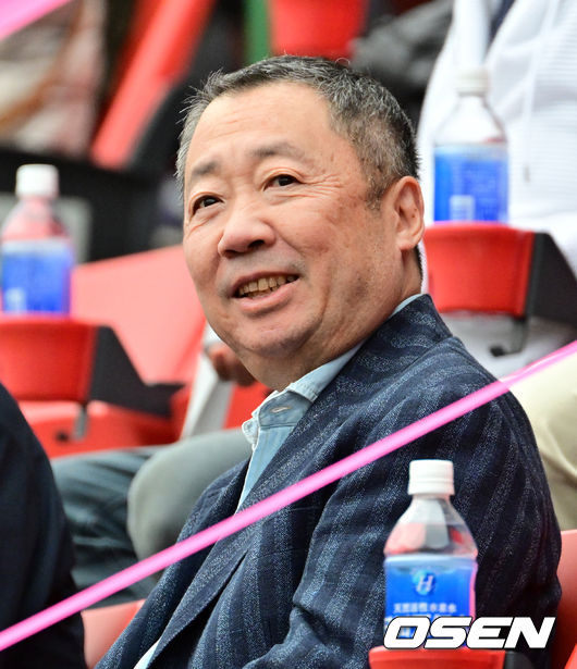 야구 사랑으로 널리 알려진 박정원 구단주