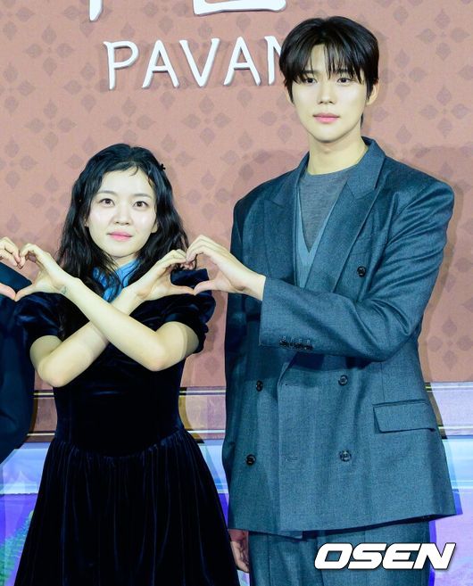 [OSEN=지형준 기자]배우 변요한, 고아성, 문상민이 포토타임을 하고  있다. 2026.02.12 /jpnews@osen.co.kr