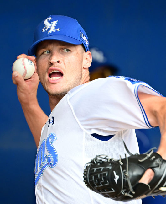 [OSEN=오키나와(일본), 최규한 기자] 프로야구 삼성 라이온즈가 20일  일본 오키나와 온나손 아카마구장에서 스프링 캠프를 차리고 구슬땀을 흘렸다.삼성은 이번 2차 캠프에서 훈련 뿐 아니라 WBC 대표팀, 국내 팀들과 연습경기도 펼칠 계획이다.삼성 새 외국인투수 맷 매닝이 불펜 투구를 펼치고 있다. 2026.02.20 / dreamer@osen.co.kr