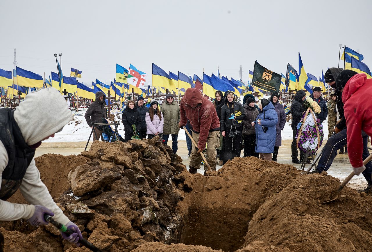 24일 하르키우에서 열린 우크라이나 전사자 장례식 EPA=연합뉴스