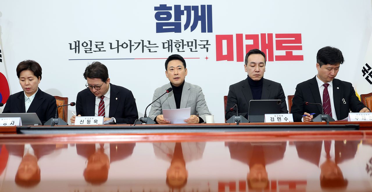 장동혁 국민의힘 대표가 26일 국회에서 열린 최고위원회의에서 모두발언을 하고 있다. 연합뉴스.